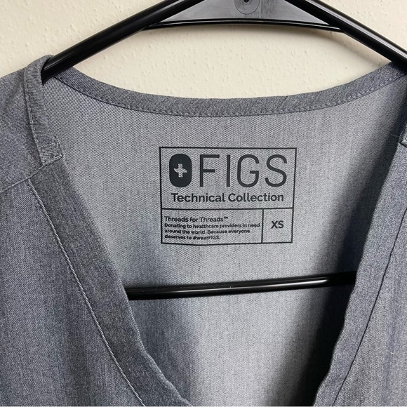 Figs Casma Three-Pocket Scrub Top - Picture 6 of 10